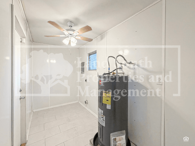Lakeland House: 3519 Colleen Drive
