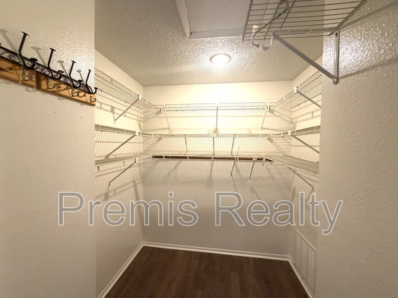 Palm Harbor House: 3371 Brodie Way