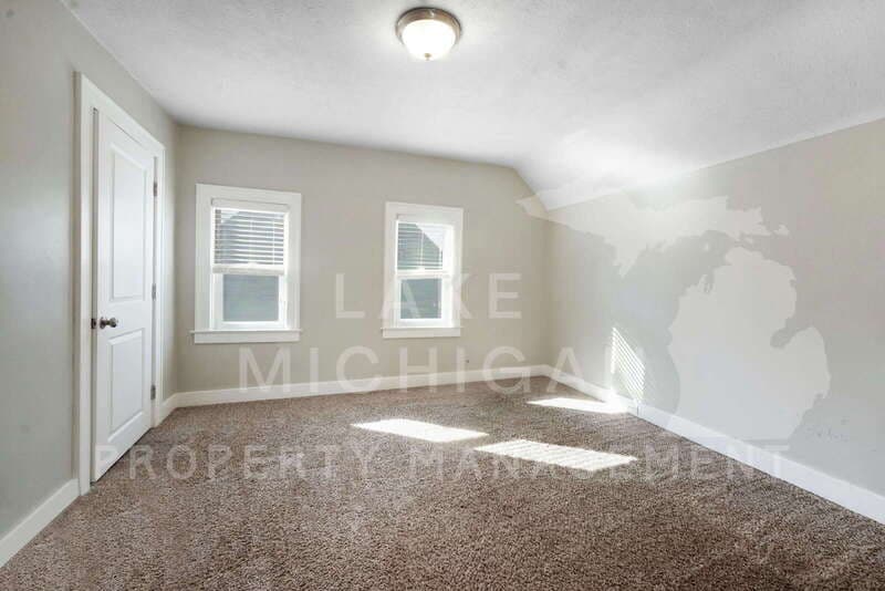 Grand Rapids House: 41 Diamond Ave NE