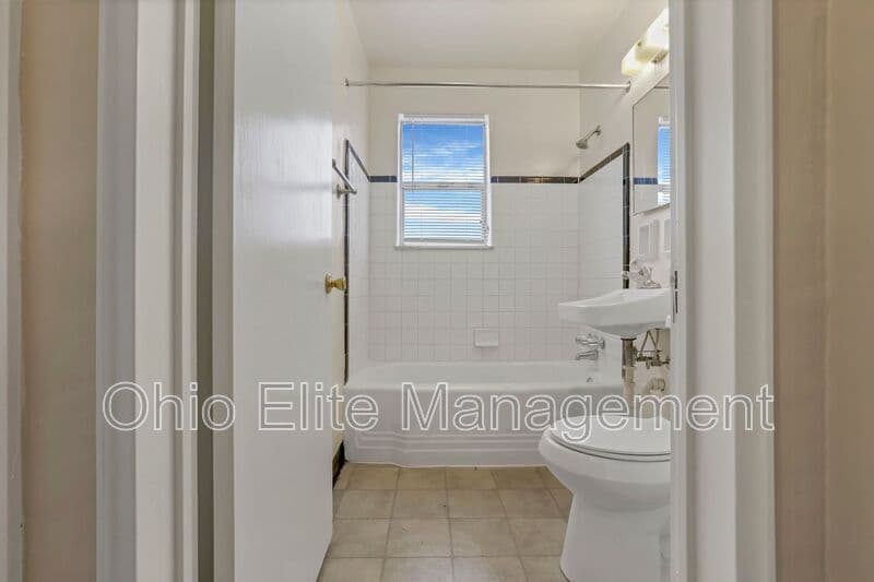 Columbus House: 370 S Chase Ave