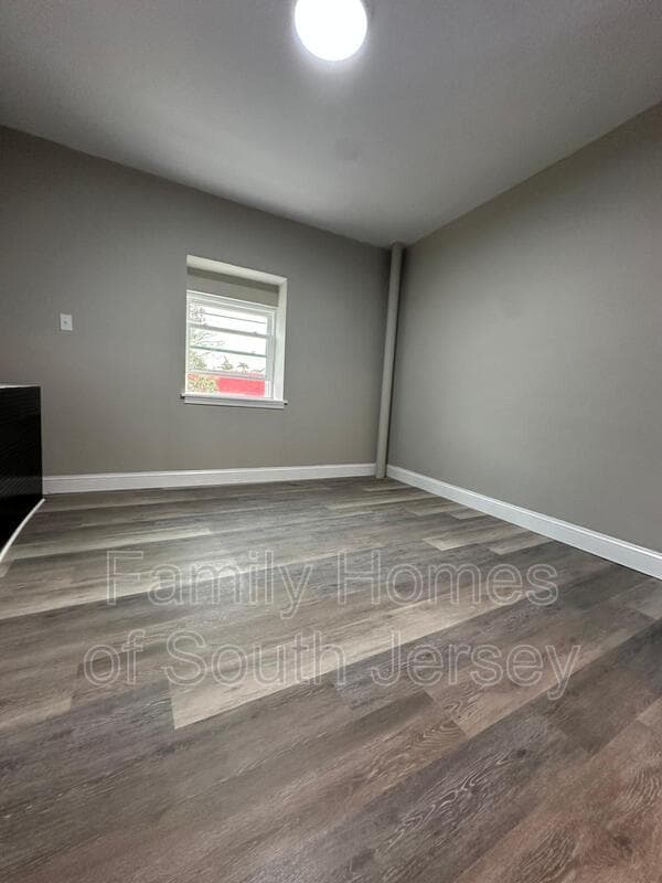 Upper Darby Apartment: 7307 W Chester Pike