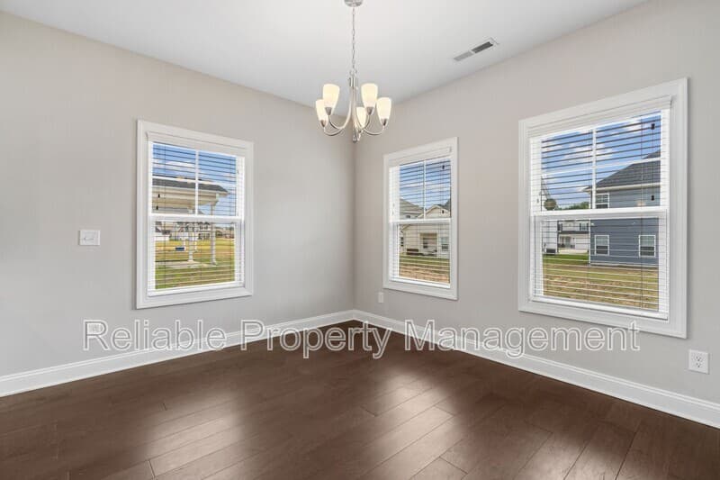 Clayton House: 102 Wicklow Ct