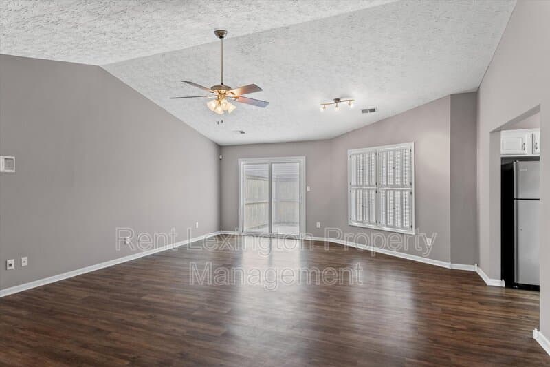 Lexington House: 3534 Cave Hill Place