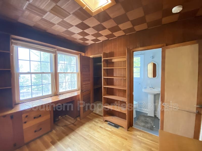 Fayetteville House: 807 Cape Fear Avenue