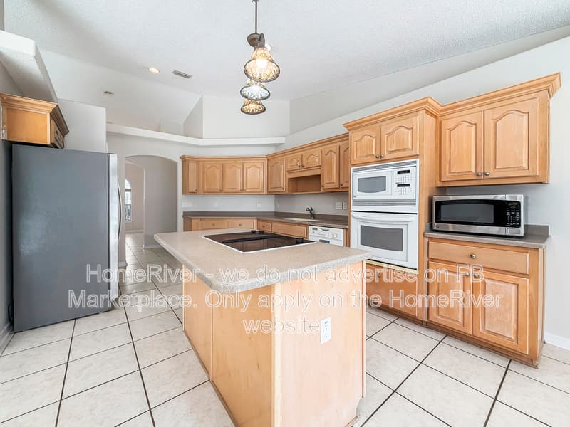 Navarre House: 6609 Codell St