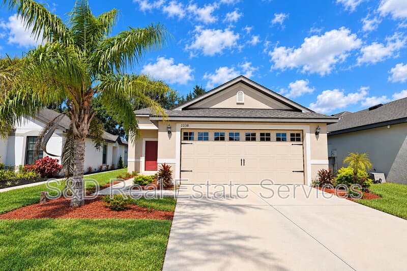 Lakeland House: 2238 Caspian Dr