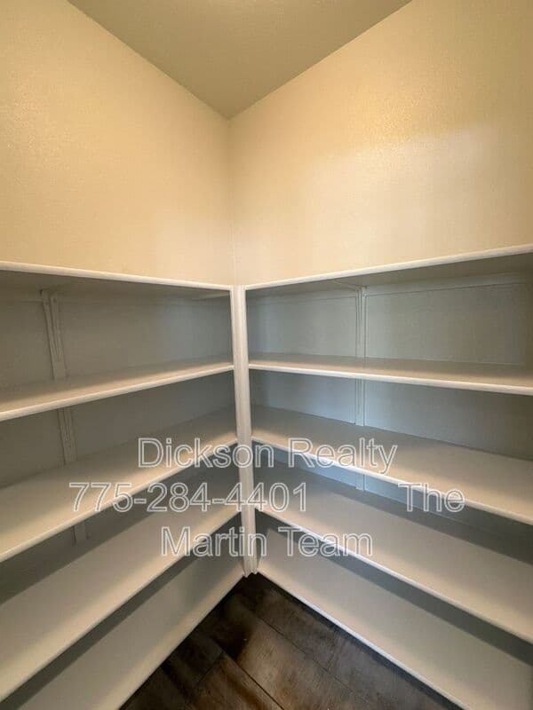 Sparks House: 816 Thacker Pass Dr