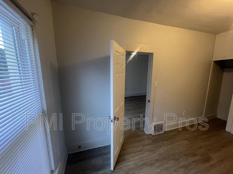 Milwaukee Condo: 2439A N Dr William Finlayson