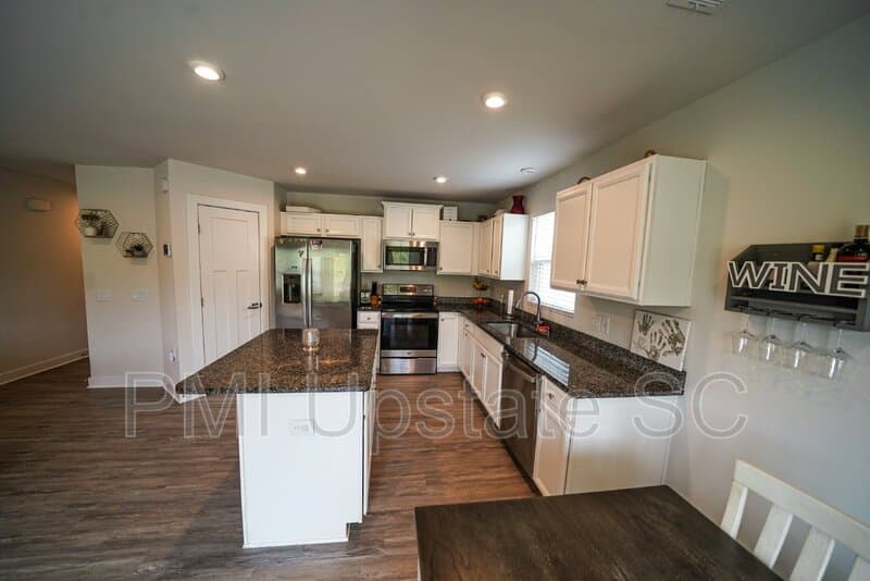 Greenville House: 215 Bending Branch Rd