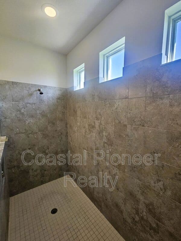 Tampa House: 16073 Sonoma Grove Cir