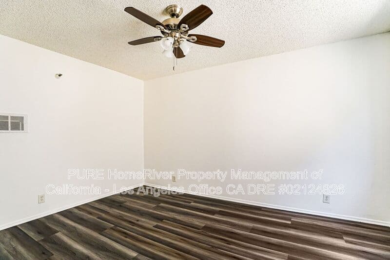Hawthorne Condo: 13707 Yukon Ave