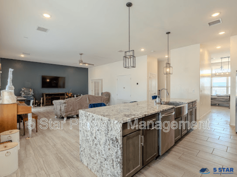El Paso House: 2233 Mike Price Dr