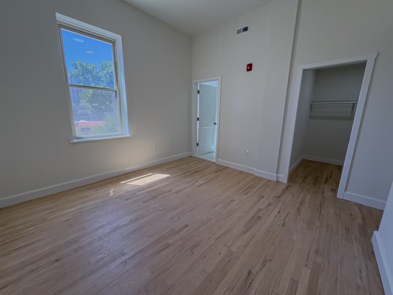 Philadelphia Condo: 2013 Green St - 2FL