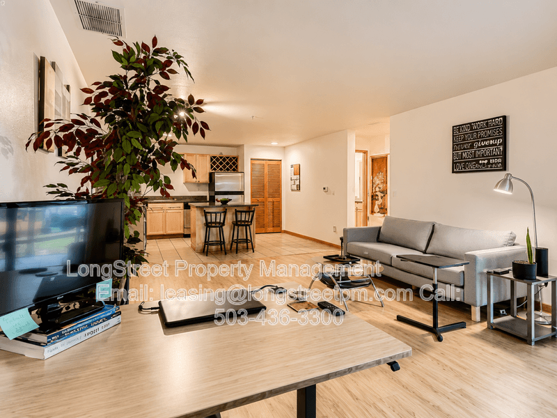 Portland Condo: 720 NW Naito Pkwy D22