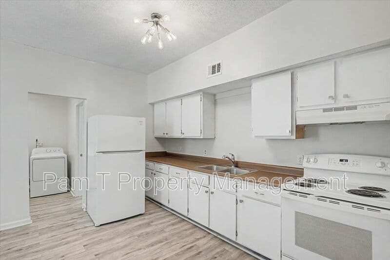 Savannah Townhome: 814 Ott St