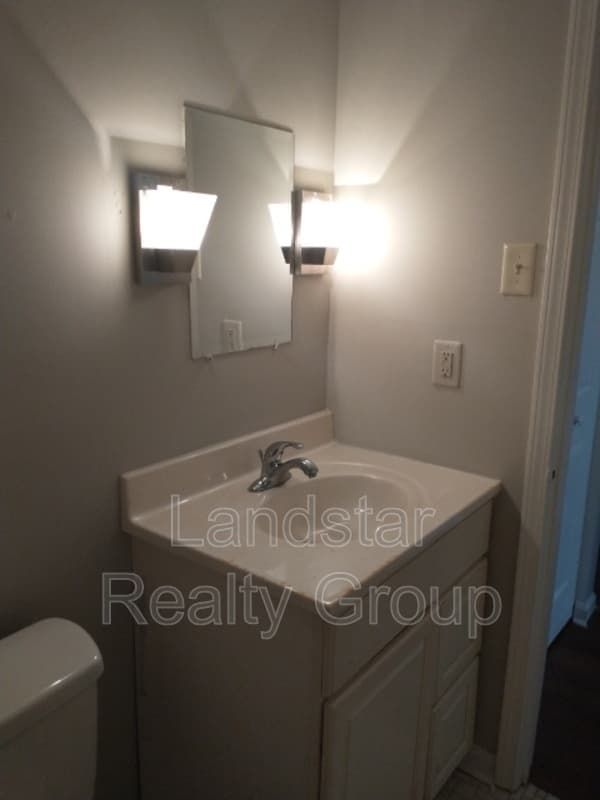 Louisville Condo: 7320 Six Mile Lane