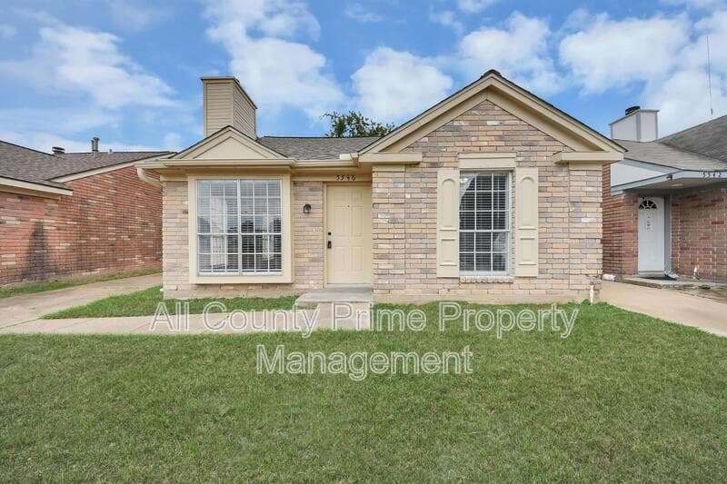 Houston House: 5546 Santrey Drive