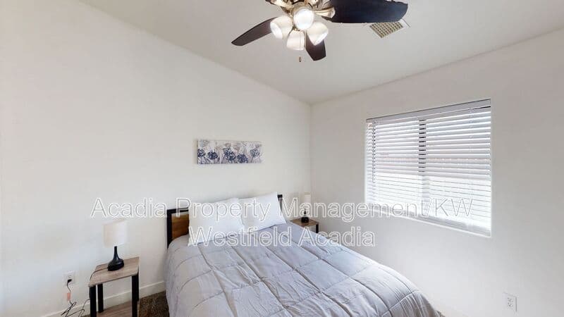 Show Low House: 561 N 10th Place