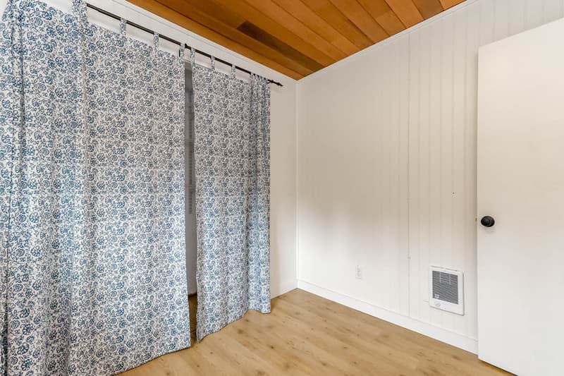 Anderson Island House: 11415 Larson Road