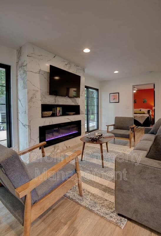 Charlotte House: 3945 Rockfern Rd