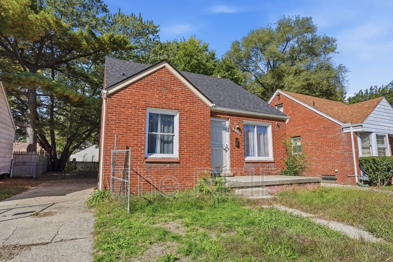 Detroit House: 19711 Shields St