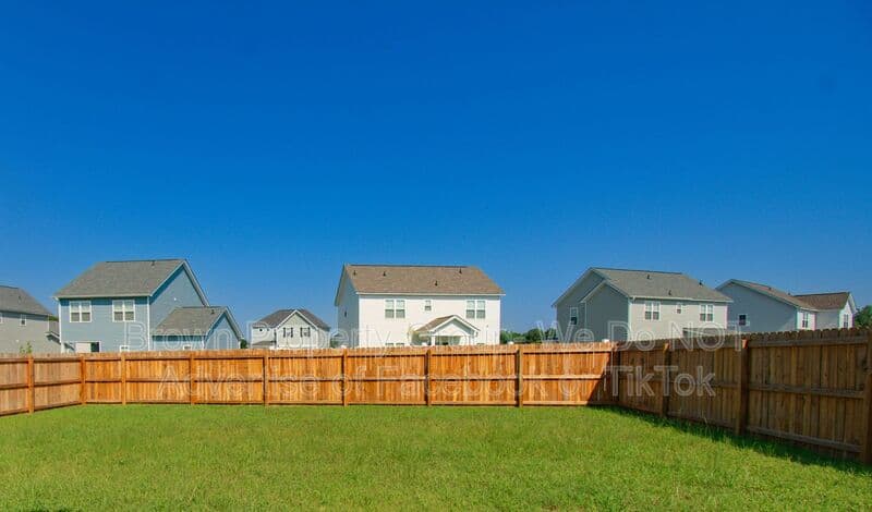 Raeford House: 157 Easy St