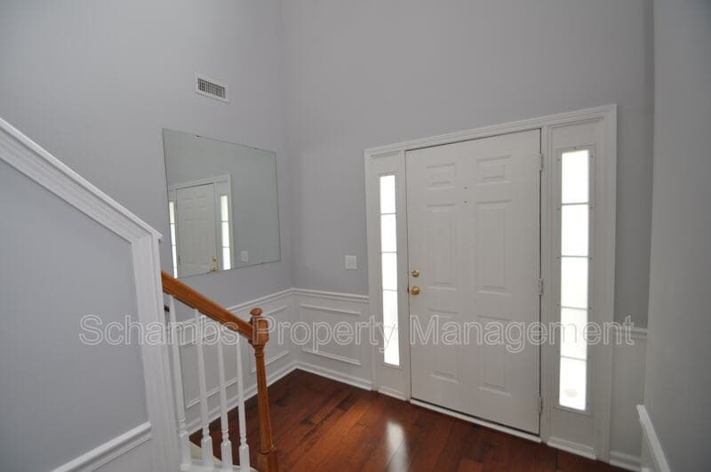 Apex House: 806 Brickstone Dr