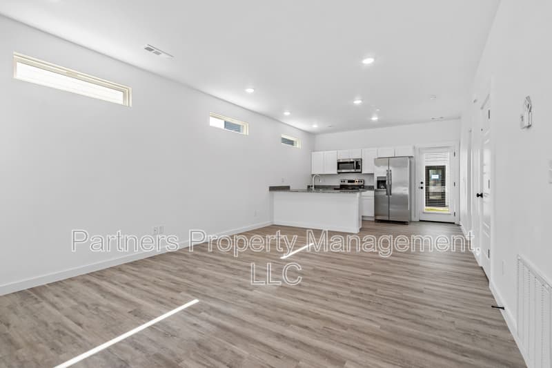 Centerton House: 881 Ventnor Avenue