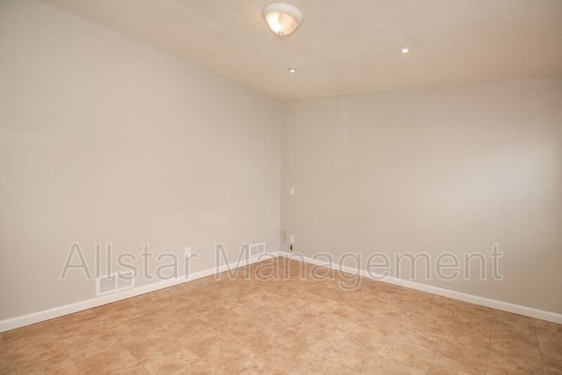 Parma House: 4510 Fruitland Dr