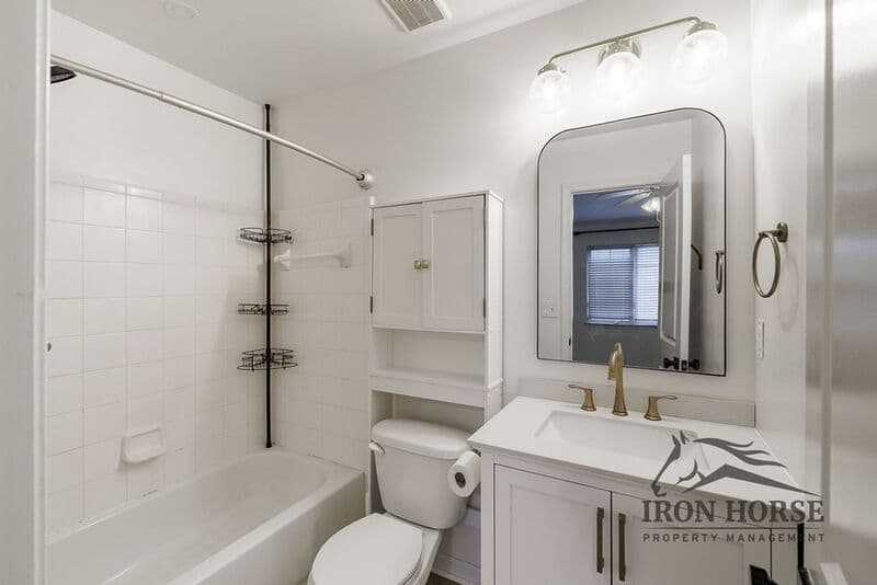 Athens House: 1035 BARNETT SHOALS RD