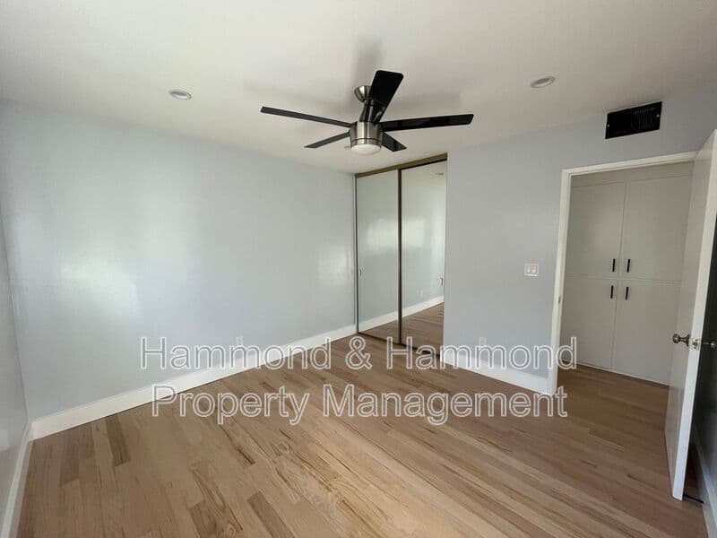 Van Nuys Condo: 5722 Woodman Ave.