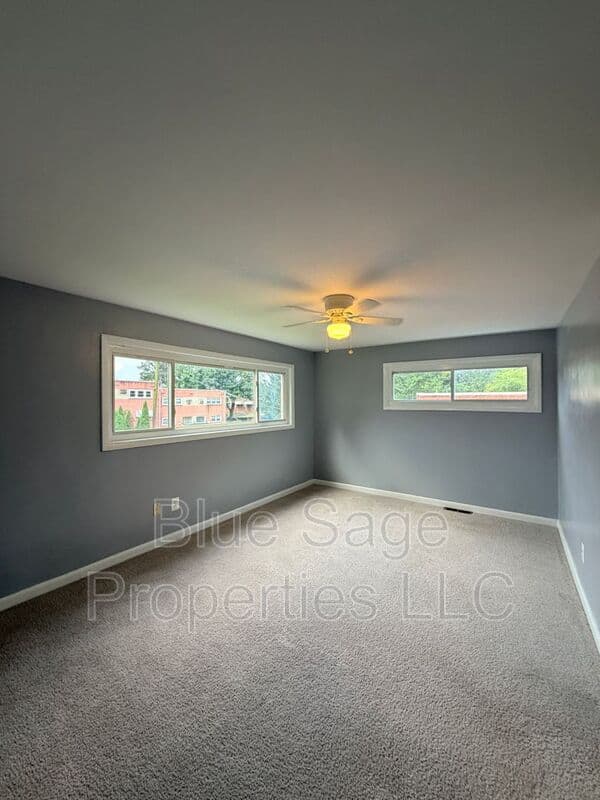 Folcroft Townhome: 2118 Valleyview Dr