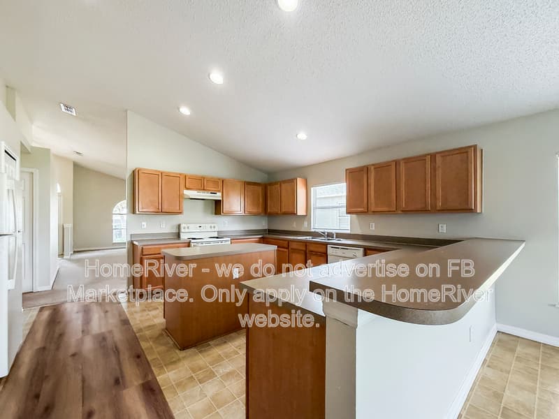Tavares House: 2272 Merry Rd