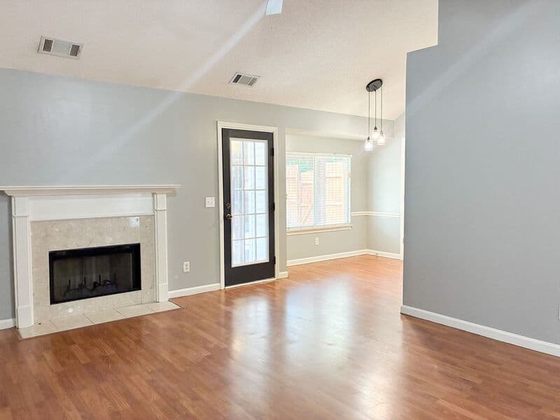 Rincon House: 105 E 9th St