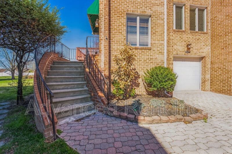 Nottingham Townhome: 23 Glasshouse Garth