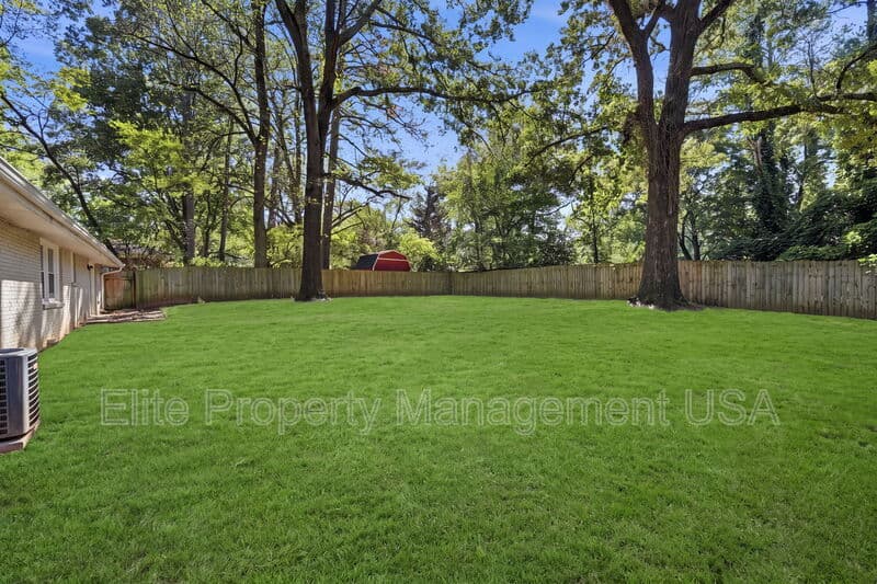 Decatur House: 1395 Dennis Drive