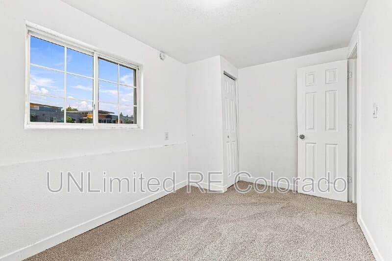Thornton House: 3668 E 91st Ave