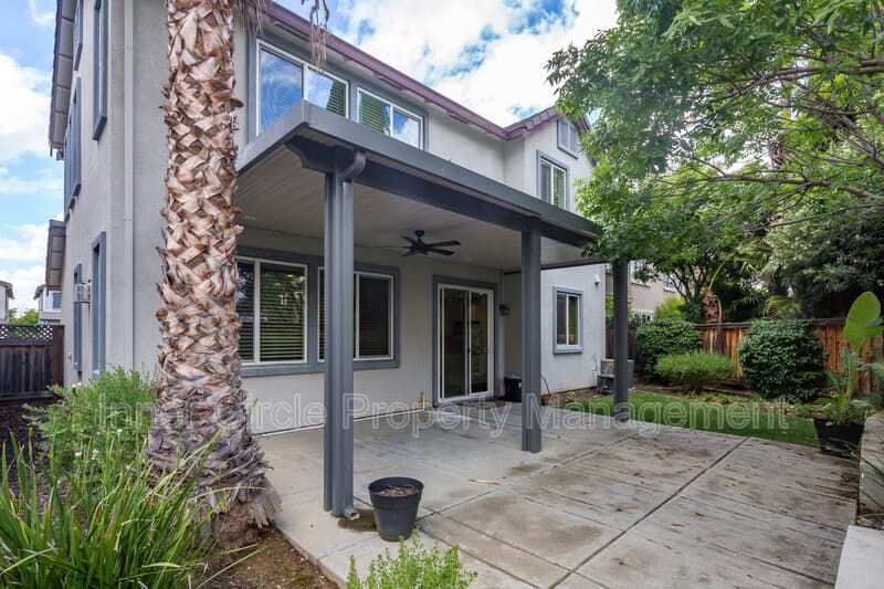 Brentwood House: 376 Bougainvilla Drive
