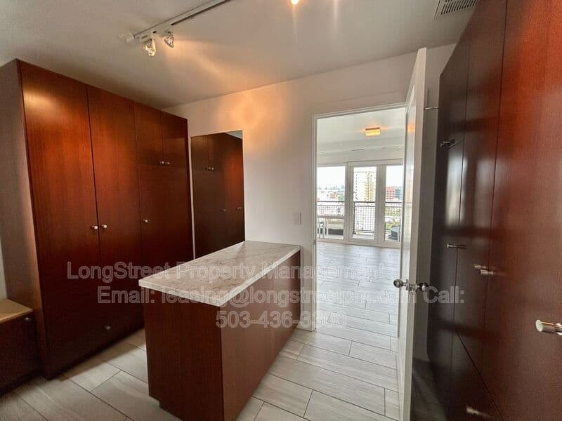 Portland Condo: 300 NW 8th Ave