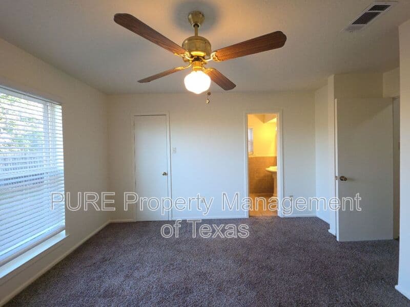 Elgin House: 304 McClendon Dr