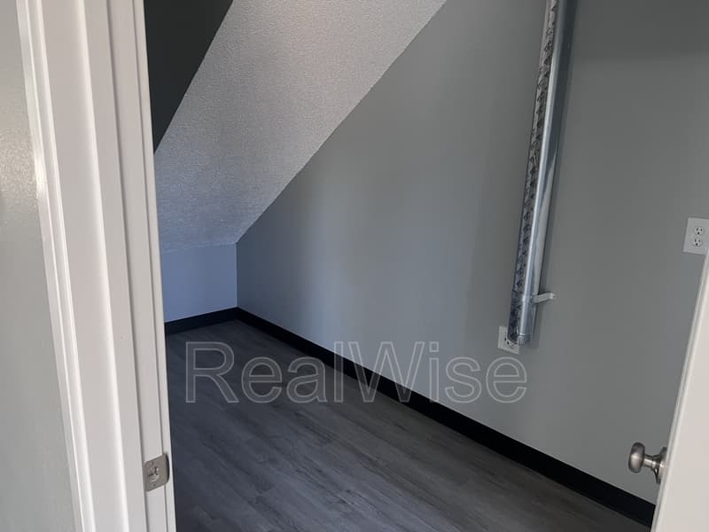 Portland Townhome: 2467 SE 135th Ave