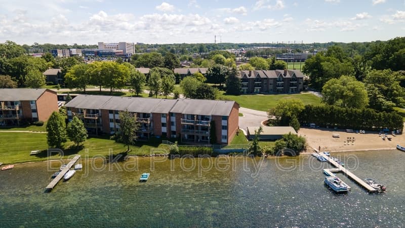 Bloomfield Hills Condo: 1974 Klingensmith Road