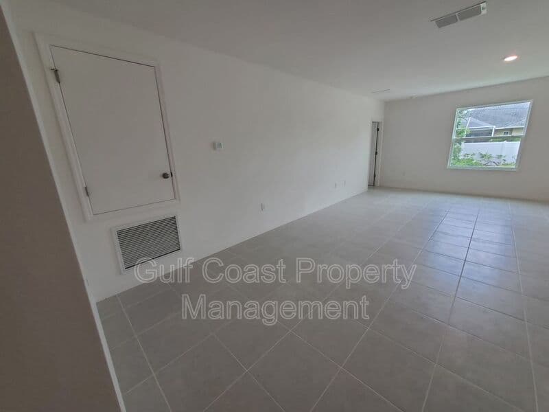 Port Charlotte House: 58 Kenly St
