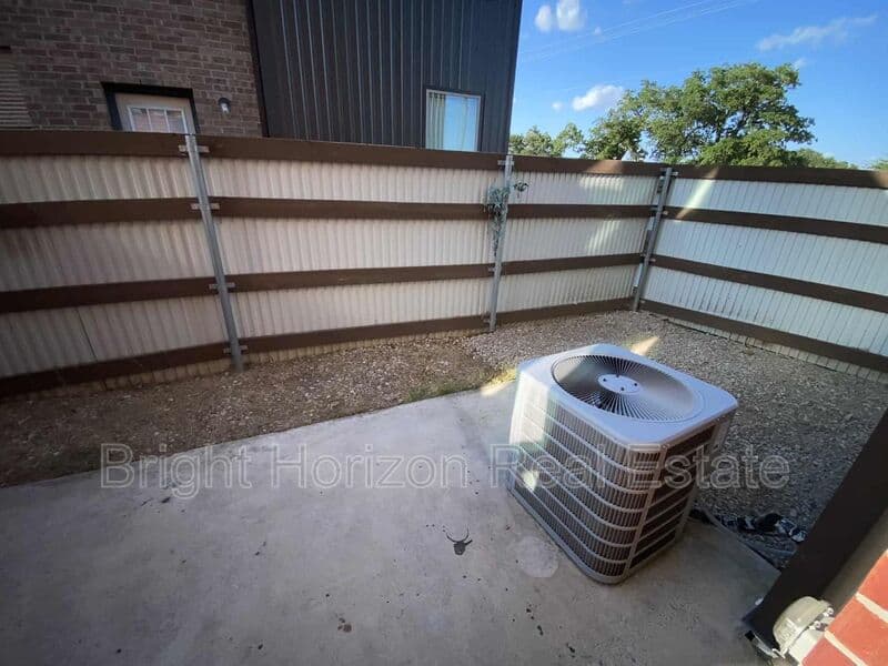 Hurst Condo: 3601 Valley Vista Drive