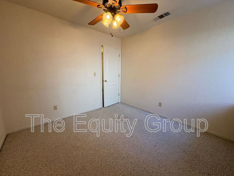 Visalia House: 323 South Citrus Court