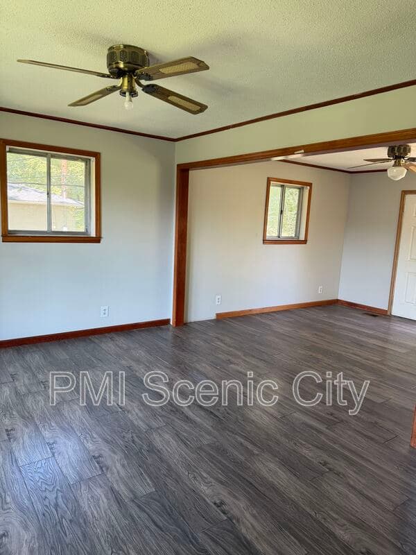 Rossville House: 2 Canary Ln