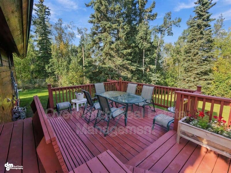 Eagle River House: 10610 High Bluff Dr