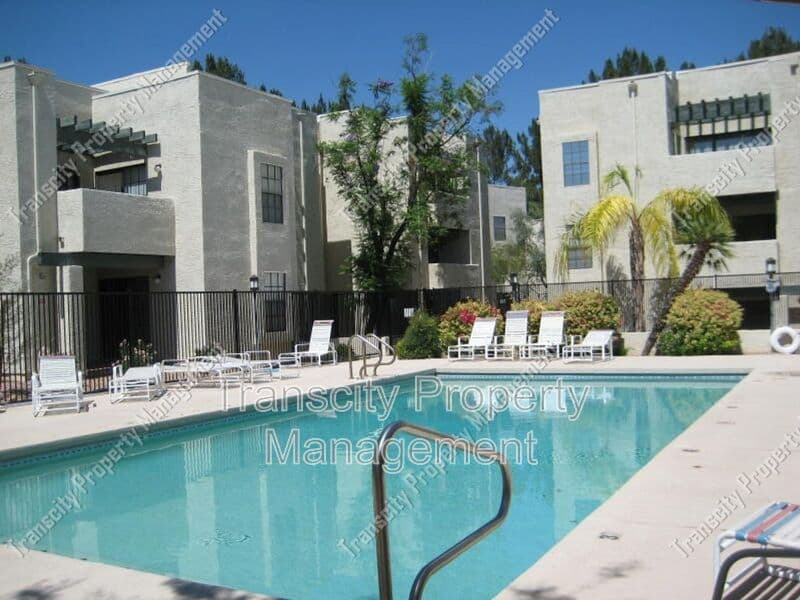 Scottsdale House: 8020 E Thomas Rd