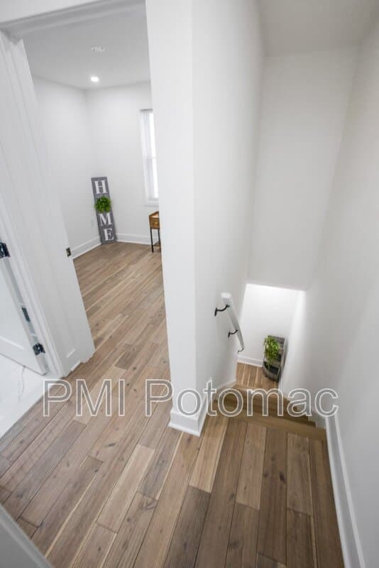Washington Townhome: 702 19th St NE