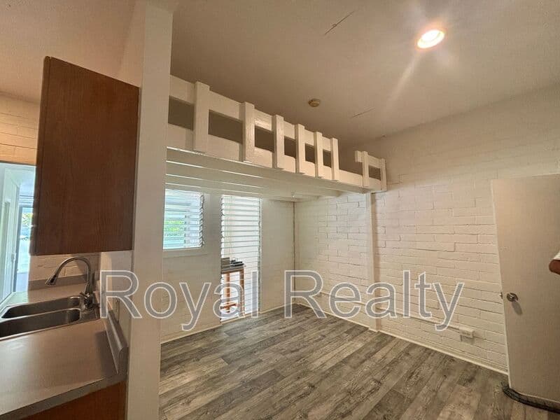 Honolulu House: 2621 Pali Hwy